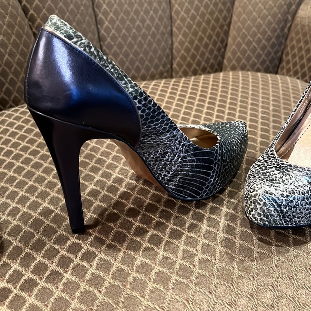 BCBG snakeskin pumps. Beautiful platform heel.